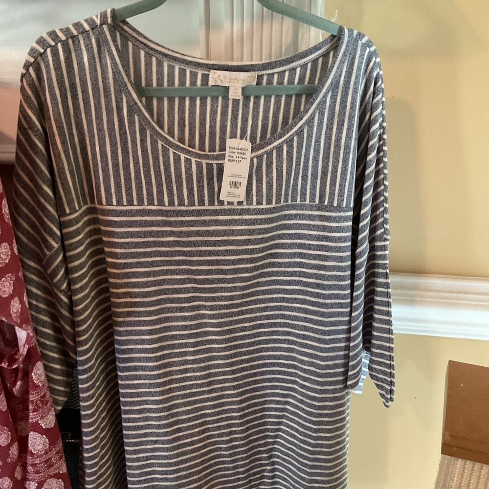3 pieces, plus 3xl.  One new with tag. Good condition